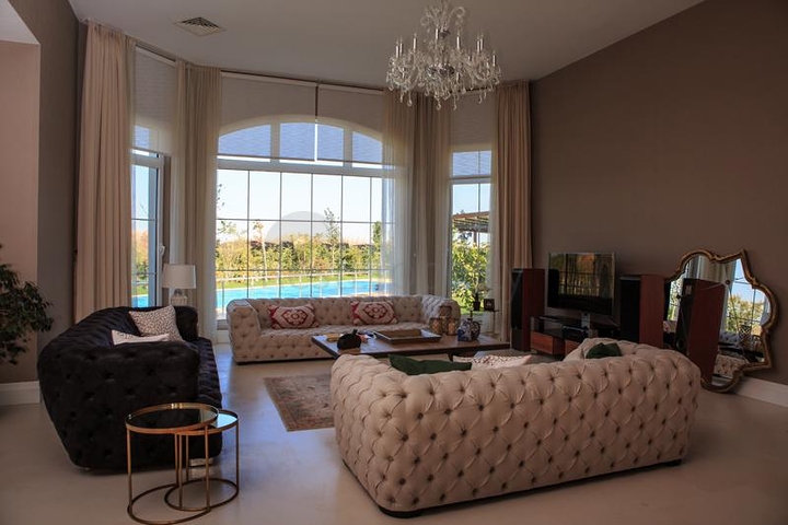 فيلات فاخرة في مجمع مميز