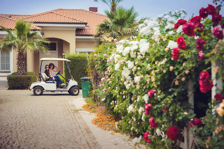 فيلات فاخرة في مجمع مميز