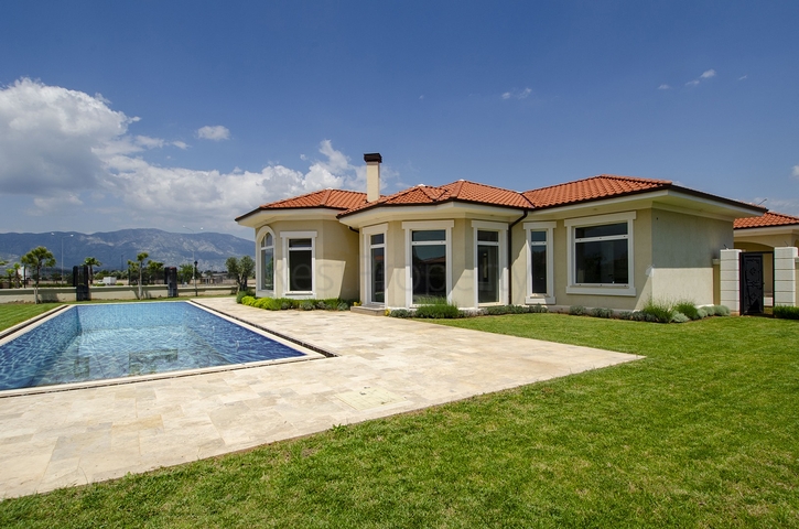 فيلات فاخرة في مجمع مميز