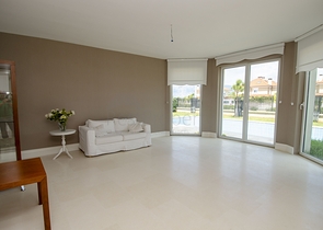 فيلات فاخرة في مجمع مميز