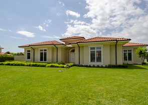 فيلات فاخرة في مجمع مميز