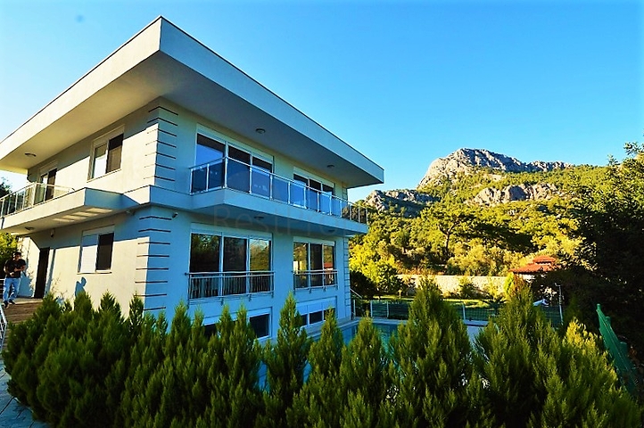 فيلات فاخرة في انطاليا