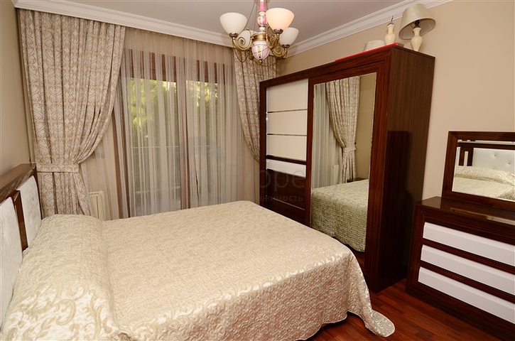 شقة ثلاث غرف و صالة مفروشة على الصف الأول للبحر