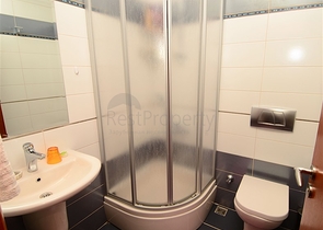 شقة ثلاث غرف و صالة مفروشة على الصف الأول للبحر