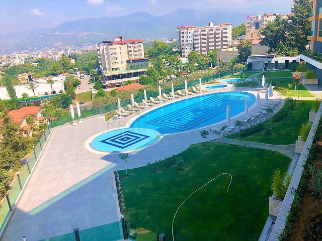 مشروع استثماري لشقق حديثة في كاستيل / الانيا