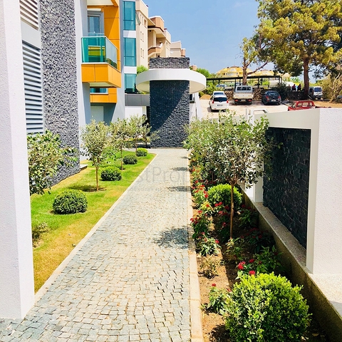 مشروع استثماري لشقق حديثة في كاستيل / الانيا