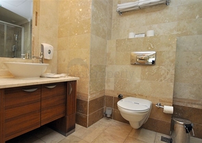 شقة بغرفتي نوم ضمن مجمع Gold cityبسعرمميز جداً