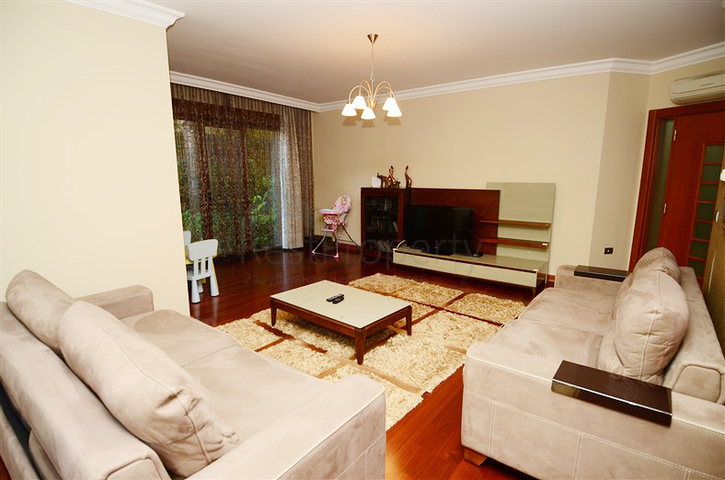 شقة مع حديقة للايجار