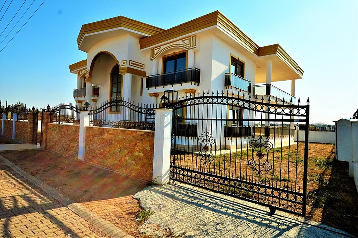 فيلا مستقلة بخمس غرف نوم في انطاليا/ايشيلباهير