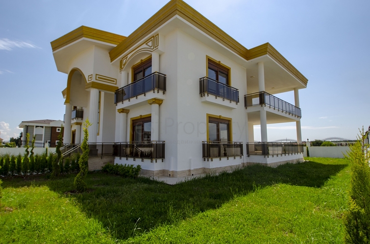 فيلا مستقلة بخمس غرف نوم في انطاليا/ايشيلباهير