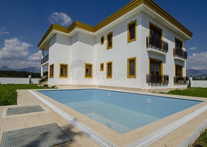 فيلا مستقلة بخمس غرف نوم في انطاليا/ايشيلباهير