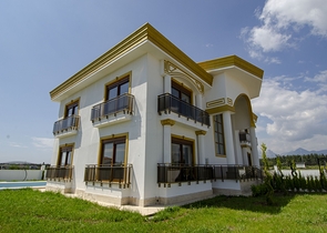 فيلا مستقلة بخمس غرف نوم في انطاليا/ايشيلباهير