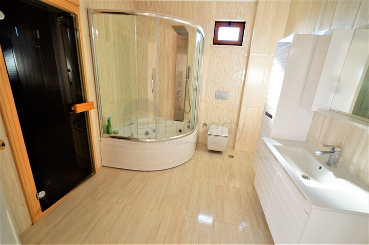 فيلا فاخرة بخمس غرف نوم في انطاليا