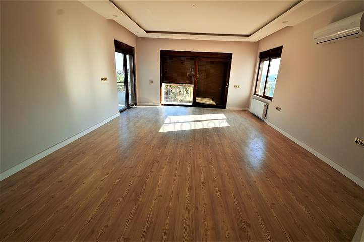 فيلا فاخرة بخمس غرف نوم في انطاليا