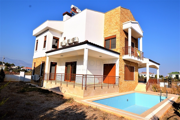 فيلا فاخرة بخمس غرف نوم في انطاليا