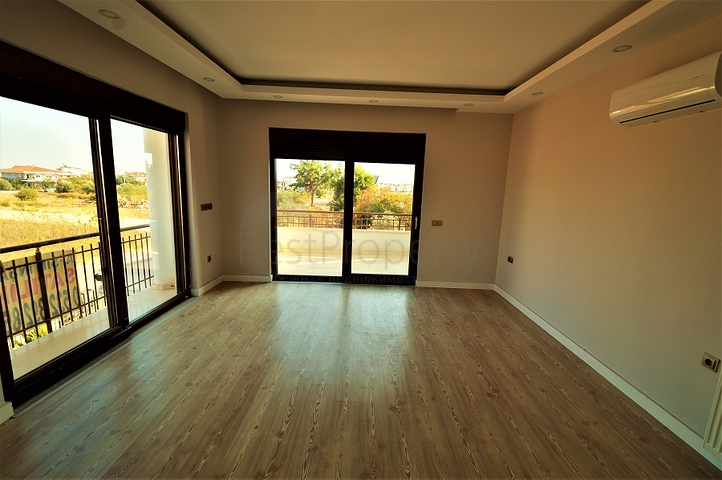 فيلا فاخرة بخمس غرف نوم في انطاليا