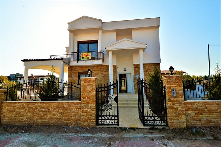 فيلا فاخرة بخمس غرف نوم في انطاليا