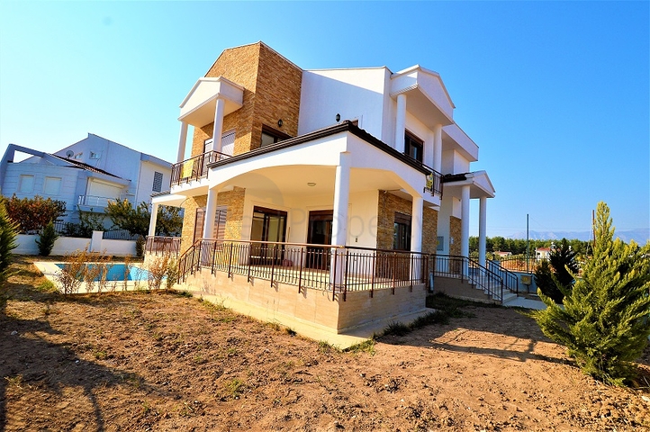 فيلا فاخرة بخمس غرف نوم في انطاليا