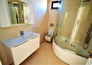 فيلا فاخرة بخمس غرف نوم في انطاليا