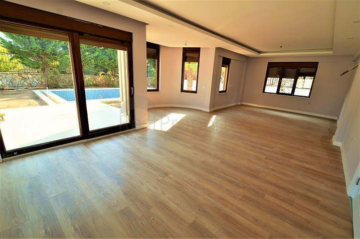 فيلا مستقلة بأربع غرف نوم في انطاليا