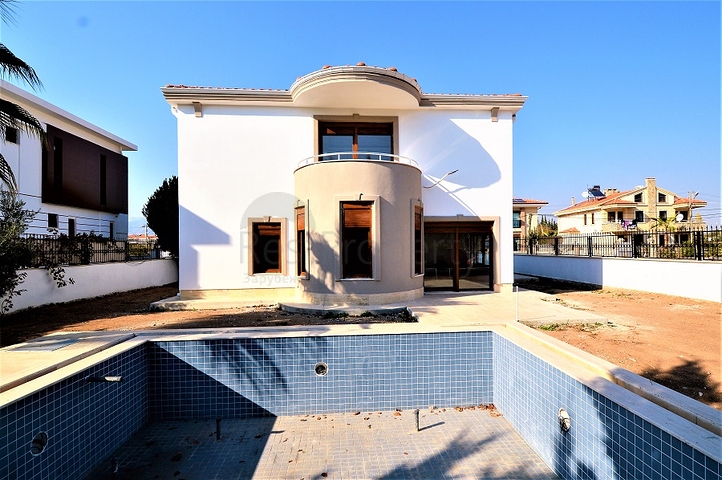 فيلا مستقلة بأربع غرف نوم في انطاليا