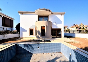 فيلا مستقلة بأربع غرف نوم في انطاليا