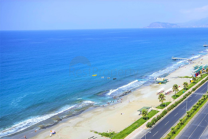 مشروع استثماري ممتاز على الخط الاول لشاطئ البحر في الانيا