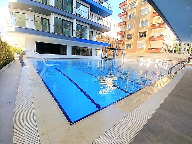 مشروع استثماري ممتاز على الخط الاول لشاطئ البحر في الانيا