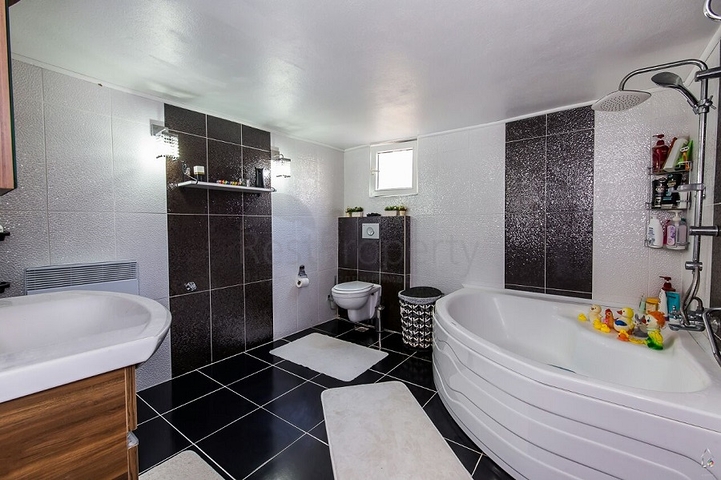 شقة بثلاث غرف نوم في قلب مدينة لارا 