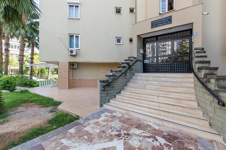 شقة بثلاث غرف نوم في قلب مدينة لارا 