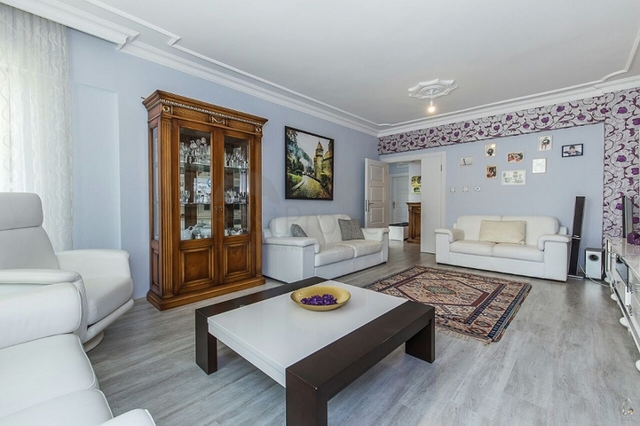 شقة بثلاث غرف نوم في قلب مدينة لارا 