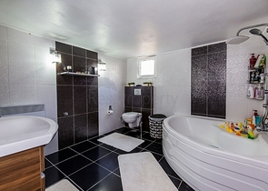 شقة بثلاث غرف نوم في قلب مدينة لارا 