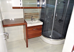 شقة بغرفتي نوم ضمن بناء حديث في مركز مدينة انطاليا