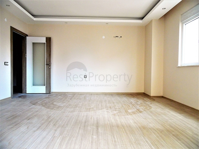 شقة واسعة بثلاث غرف نوم ومطبخ منفصل في مركز مدينة انطاليا