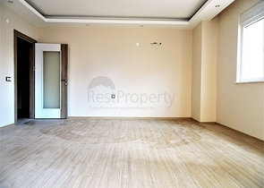 شقة واسعة بثلاث غرف نوم ومطبخ منفصل في مركز مدينة انطاليا