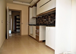 شقة واسعة بثلاث غرف نوم ومطبخ منفصل في مركز مدينة انطاليا