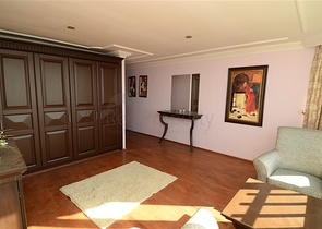 فندق على الخط الأول لشاطئ البحر في الانيا