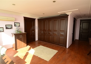 فندق على الخط الأول لشاطئ البحر في الانيا