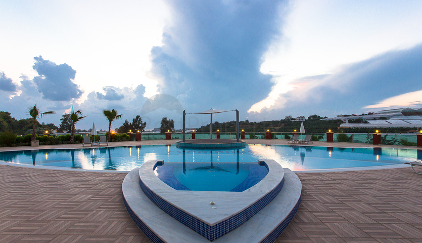 شقق ضمن مجمع فاخر باطلالات بحرية في كاركي جاك