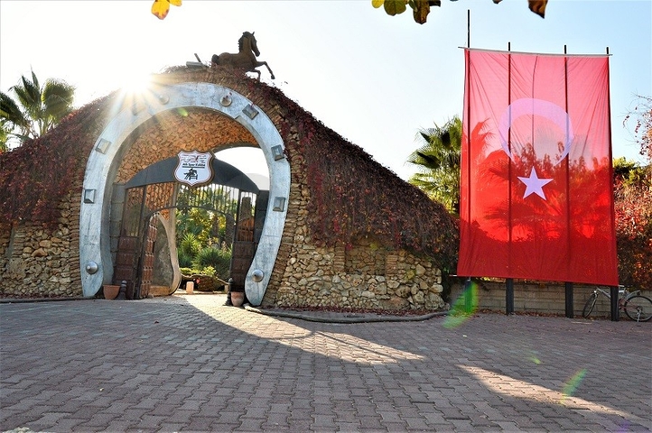 أرض تصلح لبناء فيلا أو منزل مستقل في انطاليا/دوشيميلتي