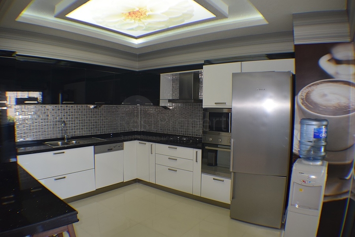 شقة مفروشة بثلاث غرف نوم في كونيالتي / انطاليا تبعد 150 مترعن الشاطئ 