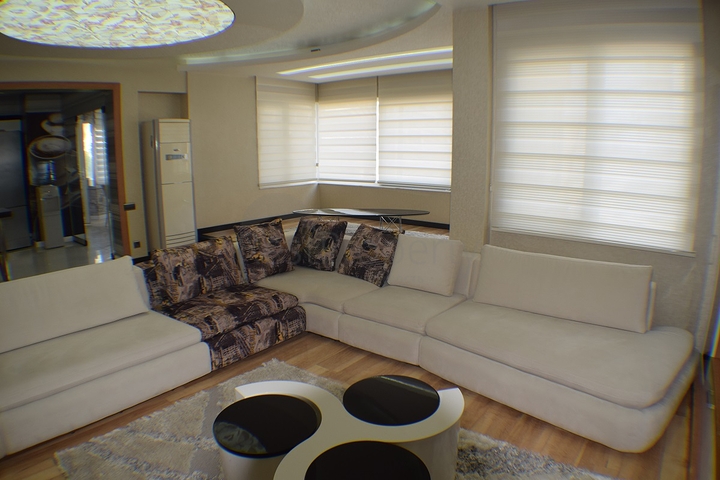 شقة مفروشة بثلاث غرف نوم في كونيالتي / انطاليا تبعد 150 مترعن الشاطئ 