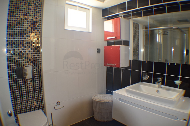 شقة مفروشة بثلاث غرف نوم في كونيالتي / انطاليا تبعد 150 مترعن الشاطئ 