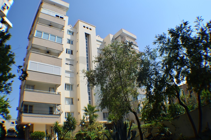 شقة مفروشة بثلاث غرف نوم في كونيالتي / انطاليا تبعد 150 مترعن الشاطئ 