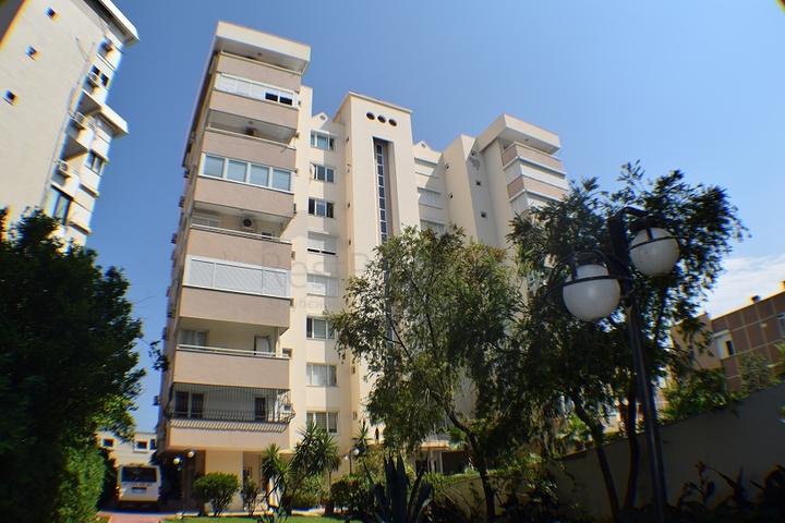 شقة مفروشة بثلاث غرف نوم في كونيالتي / انطاليا تبعد 150 مترعن الشاطئ 