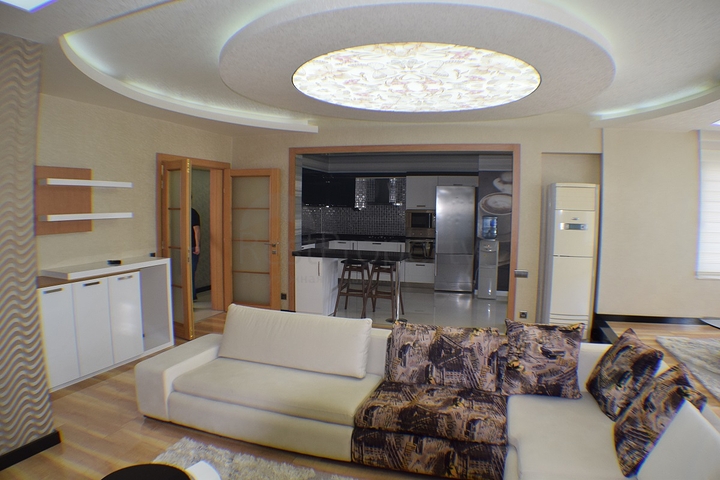 شقة مفروشة بثلاث غرف نوم في كونيالتي / انطاليا تبعد 150 مترعن الشاطئ 