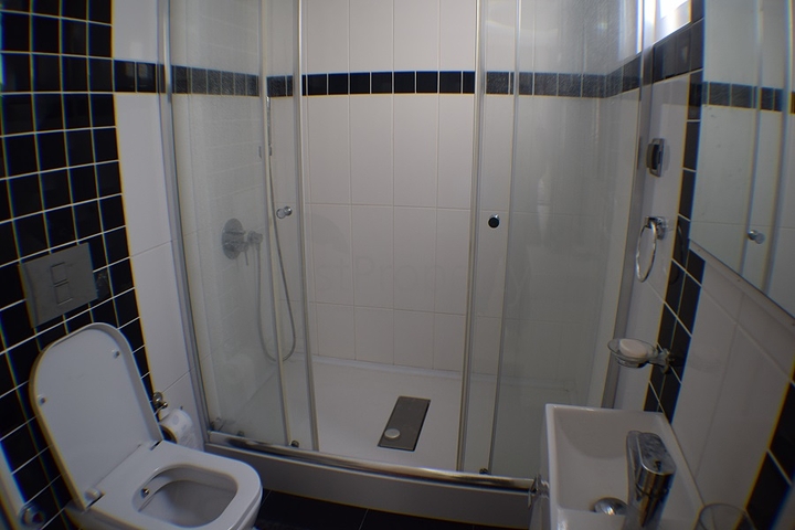 شقة مفروشة بثلاث غرف نوم في كونيالتي / انطاليا تبعد 150 مترعن الشاطئ 