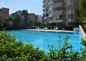 شقة مفروشة بثلاث غرف نوم في كونيالتي / انطاليا تبعد 150 مترعن الشاطئ 