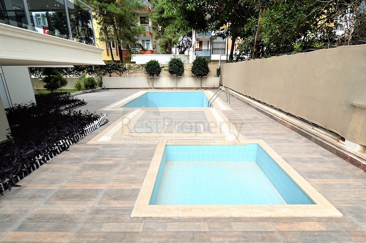 شقة باطلالات ساحرة على البحر في كونيالتي / انطاليا