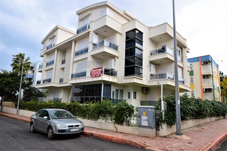 شقة باطلالات ساحرة على البحر في كونيالتي / انطاليا